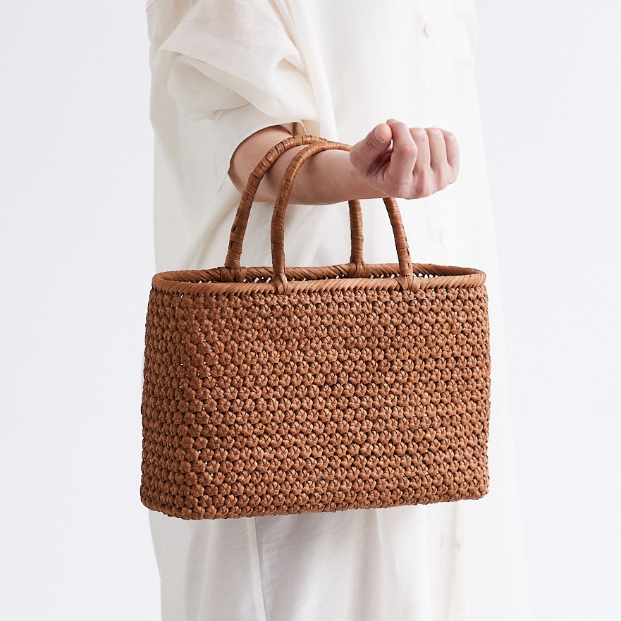 かごや 花編み 山葡萄籠 二番皮 やまぶどう 花編みやまぶどう籠(二番皮/極細ひご/ひご幅約3～4mm/横長/中