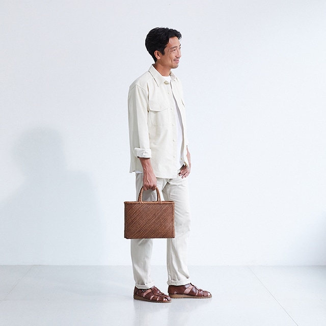 �̥�סߤ�ޤ֤ɤ��Хå�<br>(�񻺺�/�Ҥ�����4��5mm/���ڥ쥶��/��Ĺ/�極����/A4�ե������Ǽ)<br>(��)��32�ߥޥ�8.5�����ι⤵23.5cm<br>(��)470g