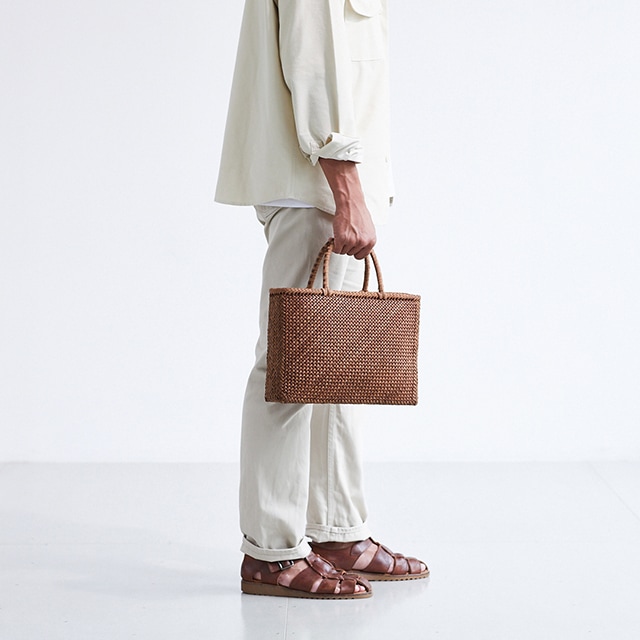 �̥�סߤ�ޤ֤ɤ��Хå�<br>(�񻺺�/�Ҥ�����4��5mm/���ڥ쥶��/��Ĺ/�極����/A4�ե������Ǽ)<br>(��)��32�ߥޥ�8.5�����ι⤵23.5cm<br>(��)470g