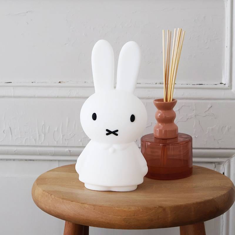 Miffy Shines ミッフィー LED 赤ちゃん 授乳ライト 充電式 ナイトライト 調光 間接照明 子供部屋 寝室 おしゃれ グッズ 北欧 誕生日プレゼントMIFFY LAMP 簡単操作 使いや