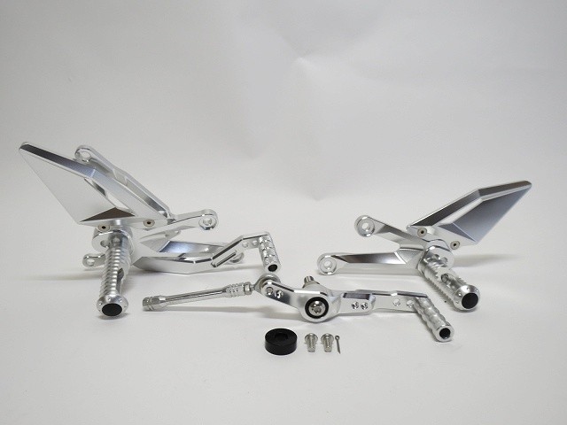 YAMAHA用 YZF-R7 YZFR7 YZF R7 2022 以降 調整式 バックステップ セット CNC 7075 材質 銀|YAMAHA