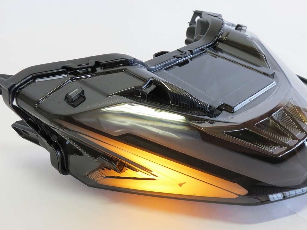 PCX JK05 JK06 KF47 2021以降LEDテール流れるウインカー PCX / PCX e:HEV / PCX160 JK05 JK06 KF47 2021以降 LEDテール 流れ