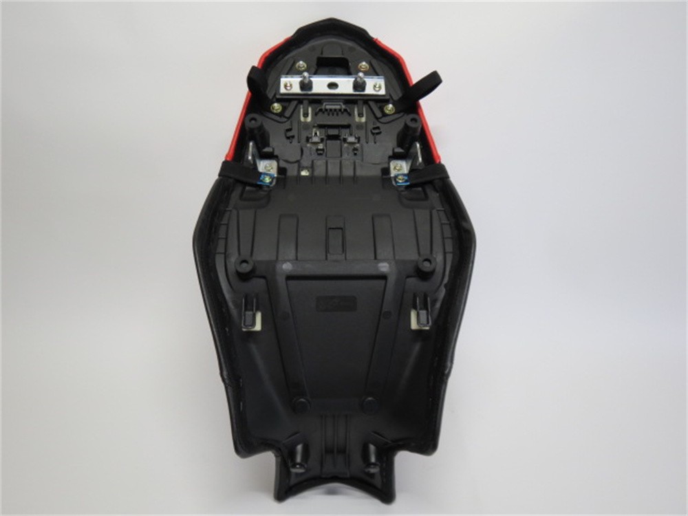 スズキ用 新型 KATANA 刀 カタナ 2019‐2025 カスタム シート 本体あり