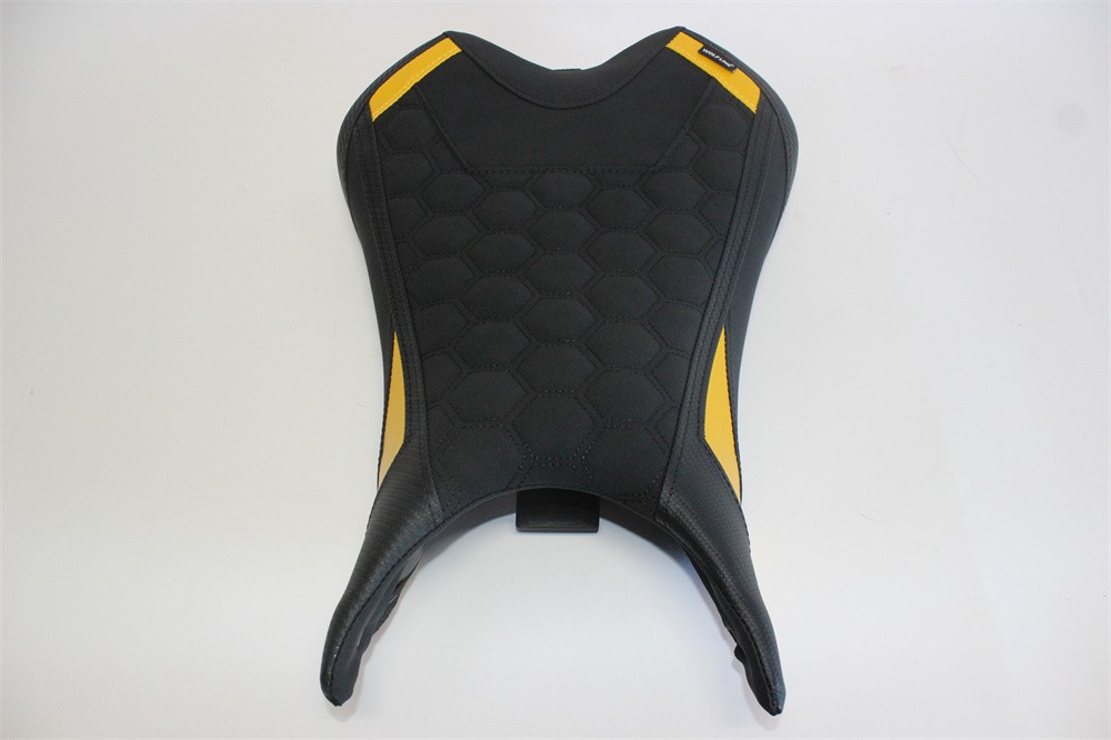 TRIUMPH用 STREET TRIPLE 765 S / R / RS 2023 以降 本体ありフロントシート ハニカム 黄|TRIUMPH