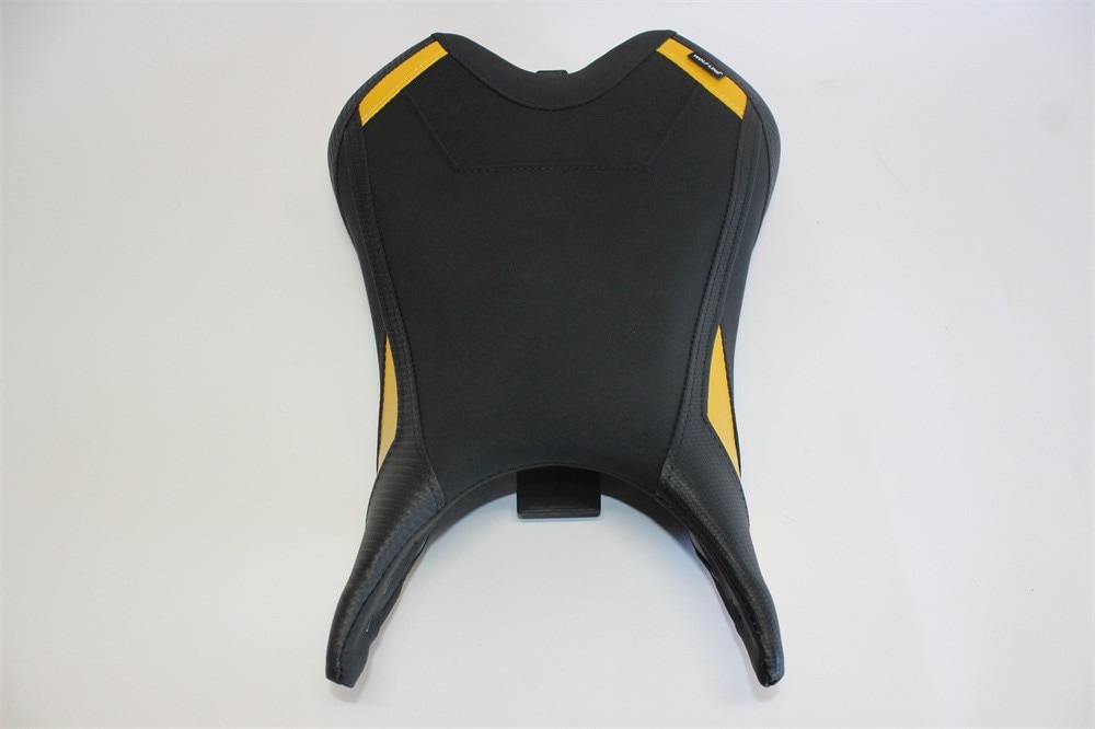 TRIUMPH用 STREET TRIPLE 765 S / R / RS 2023 以降 本体ありフロントシート カーボン調X黄|TRIUMPH