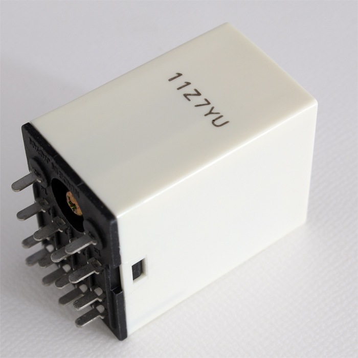 [s151] Relay (MY4-0-BU-TA2) 200VAC OMRON (1��)