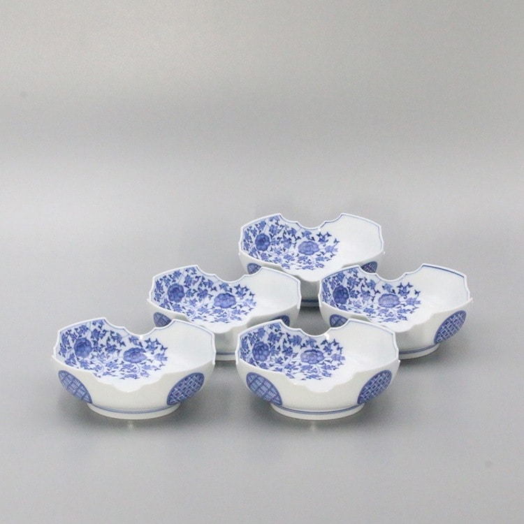 小鉢 四方切 染付牡丹唐草文 商品画像1