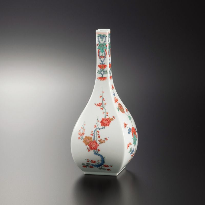 2.　濁手　梅菊文　角瓶