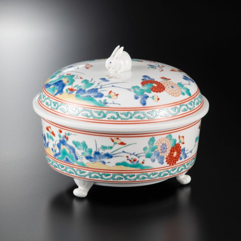 1.　濁手　菊花文　兎摘み蓋物