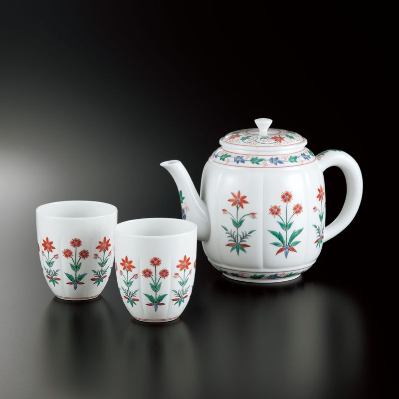 4.　濁手　草花文　水注揃