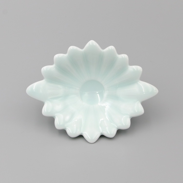 皿　青白磁　菊花形 商品画像