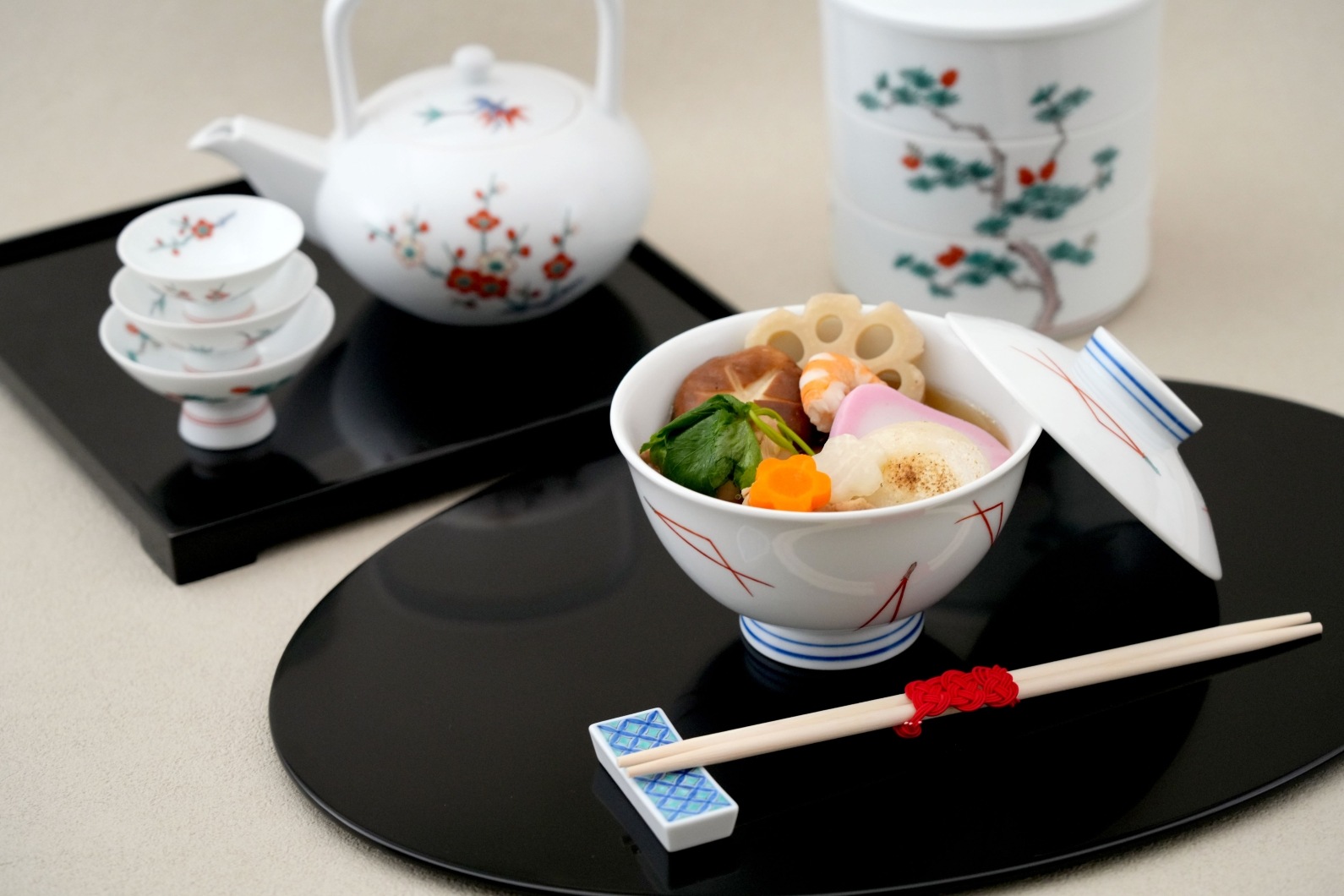 碗 4.5寸 蓋付 松葉文 | すべての商品 | 柿右衛門窯公式オンラインショップ