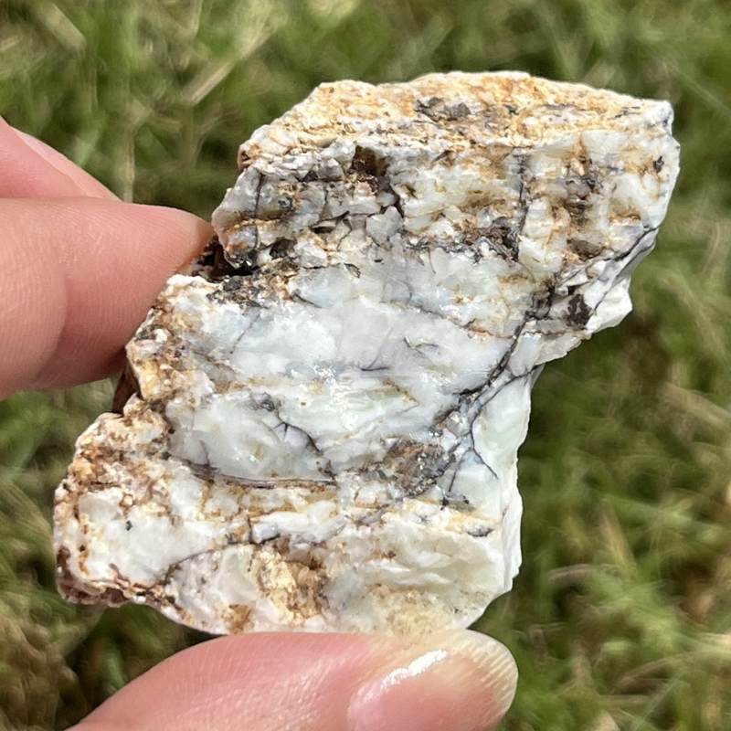 マウントシャスタ・ブルーオパール原石1