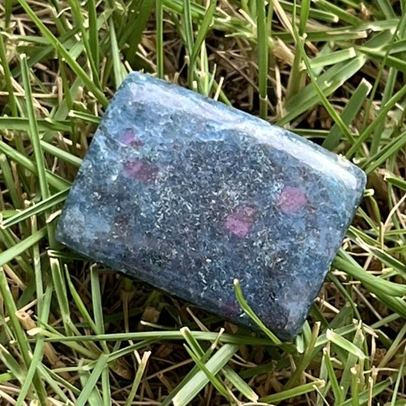 ルビー・イン・カイヤナイト・ルース2