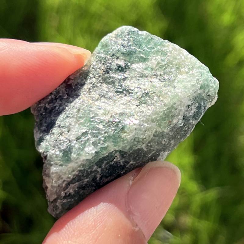 グリーン・タンザリン原石1