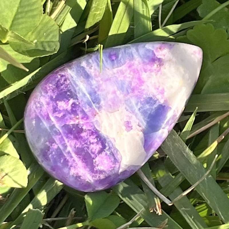 ハックマナイト・カボション（蛍光性）（AAAクオリティ）