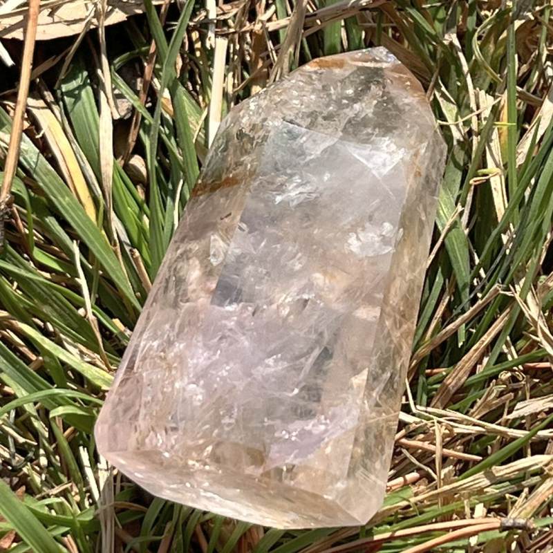 ホワイトアメシスト・オベリスク（レインボウ・蛍光）4