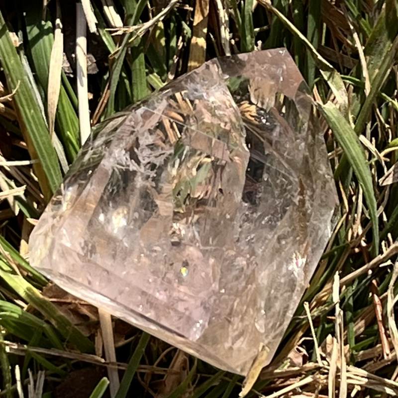 ホワイトアメシスト・オベリスク（レインボウ・蛍光）8