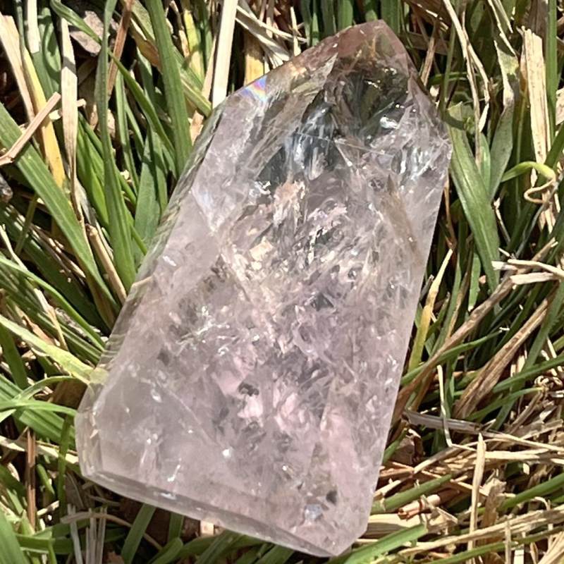 ホワイトアメシスト・オベリスク（レインボウ・蛍光）9