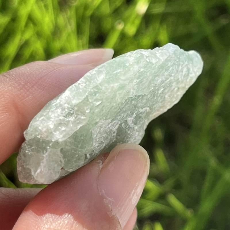 グリーン・タンザリン原石2