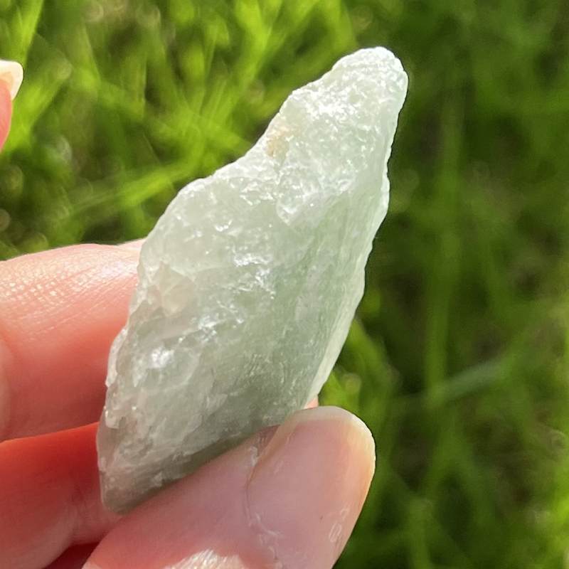 グリーン・タンザリン原石2