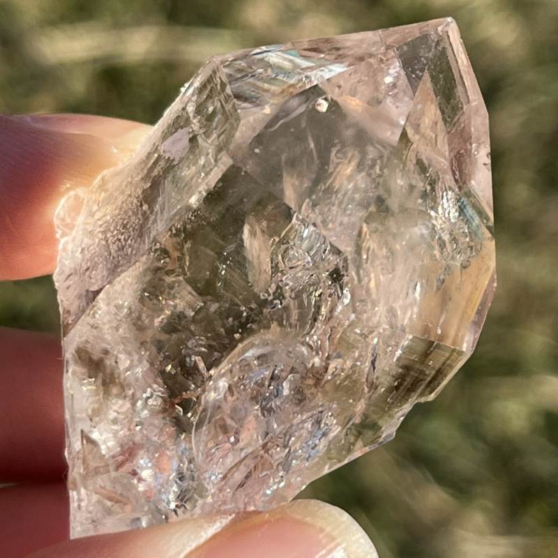 ブランドバーグ・クリスタル原石ポイント1（DT、エレスチャル、ウォーリアー、レインボウ）