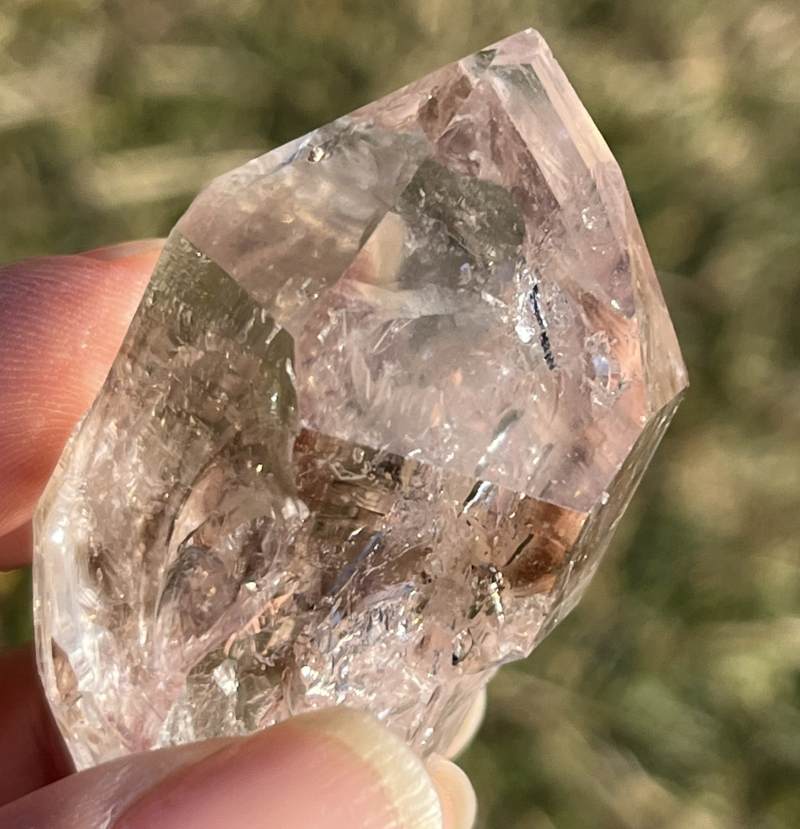 ブランドバーグ・クリスタル原石ポイント1（DT、エレスチャル、ウォーリアー、レインボウ）