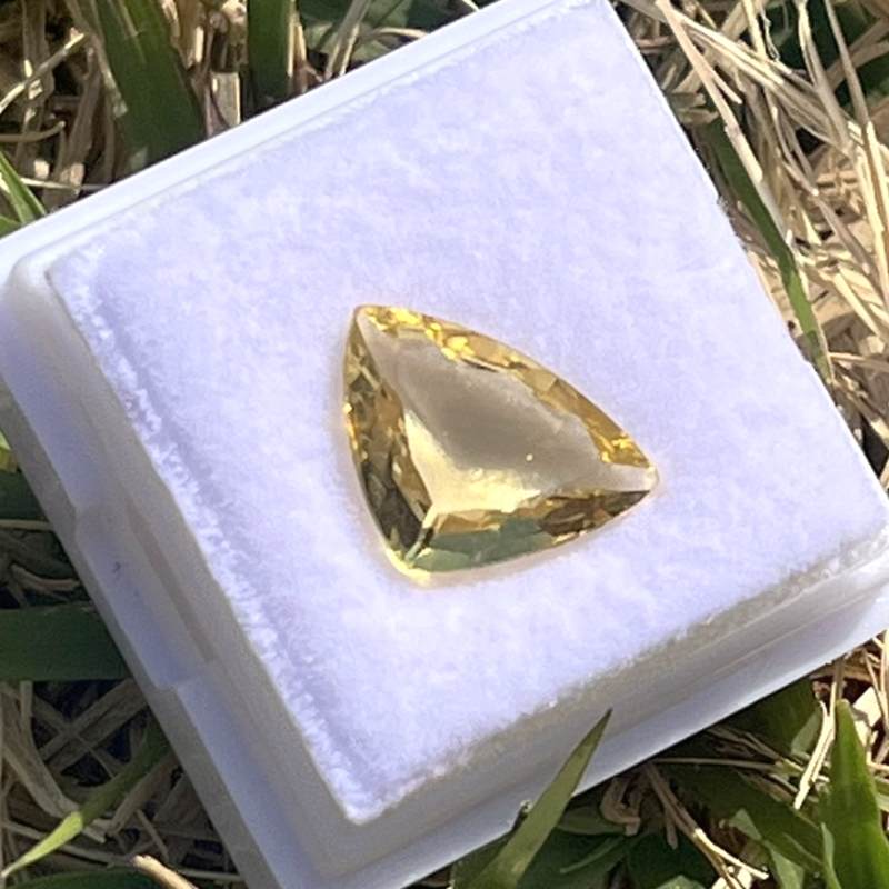 ナチュラル・イエローアパタイト・ルース（メロディ・ガレージセール）