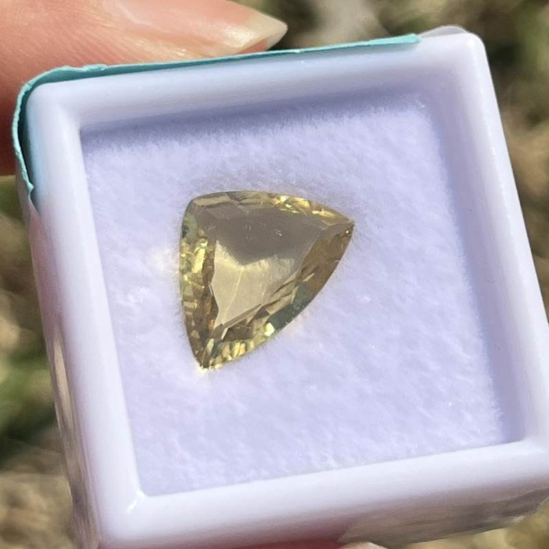 ナチュラル・イエローアパタイト・ルース（メロディ・ガレージセール）