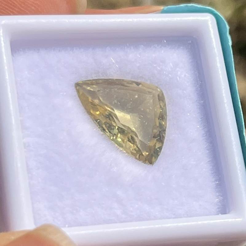 ナチュラル・イエローアパタイト・ルース（メロディ・ガレージセール）