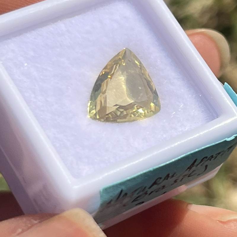 ナチュラル・イエローアパタイト・ルース（メロディ・ガレージセール）