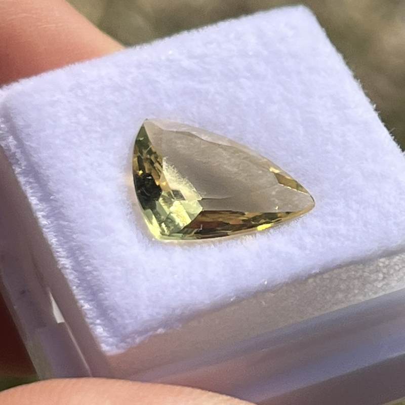 ナチュラル・イエローアパタイト・ルース（メロディ・ガレージセール）