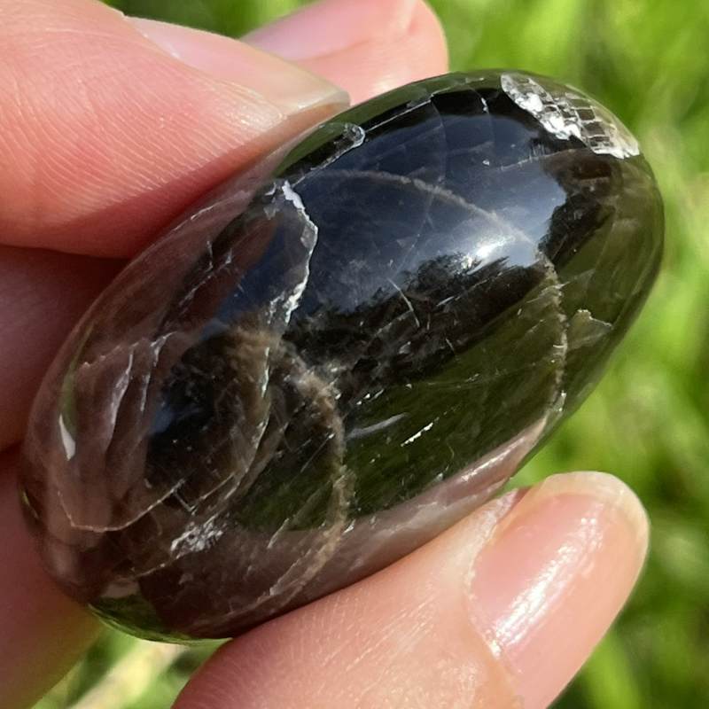 ブラックムーンストーン・大きめ円形ポリッシュ3