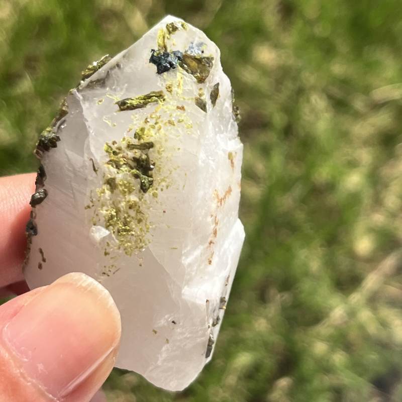 メッシーナクォーツ・ウィズ・エピドート(メロディ・コレクション）