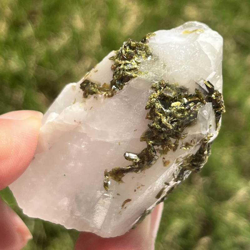 メッシーナクォーツ・ウィズ・エピドート(メロディ・コレクション）