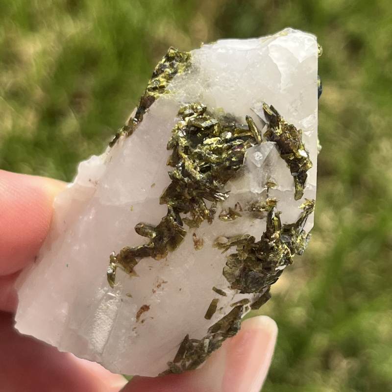 メッシーナクォーツ・ウィズ・エピドート(メロディ・コレクション）