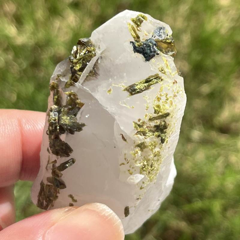 メッシーナクォーツ・ウィズ・エピドート(メロディ・コレクション）