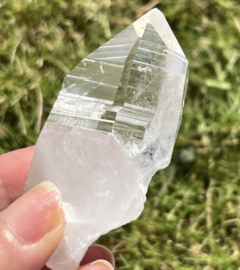 コロンビアレムリアン・原石ポイント（AAAAクオリティ）（レインボウ）