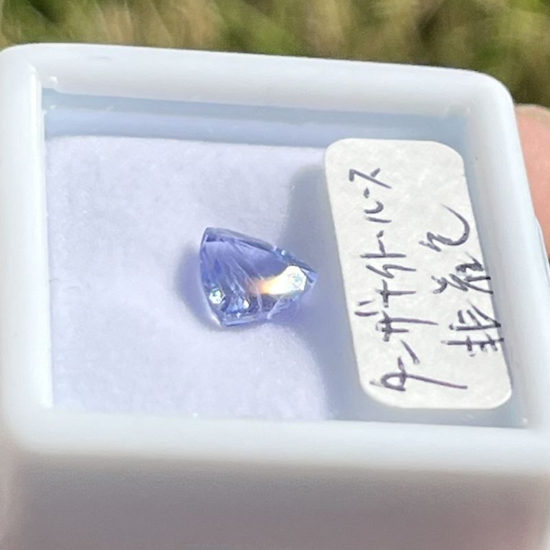 タンザナイト・ルース（非着色/希少！）（メロディ・ガレージセール）1