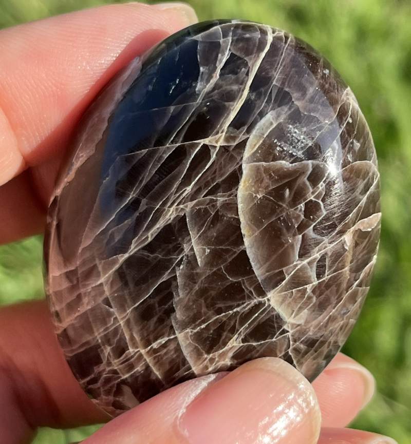 ブラックムーンストーン・大きめ円形ポリッシュ1