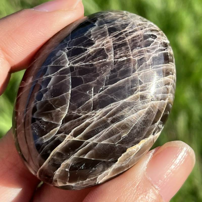 ブラックムーンストーン・大きめ円形ポリッシュ1