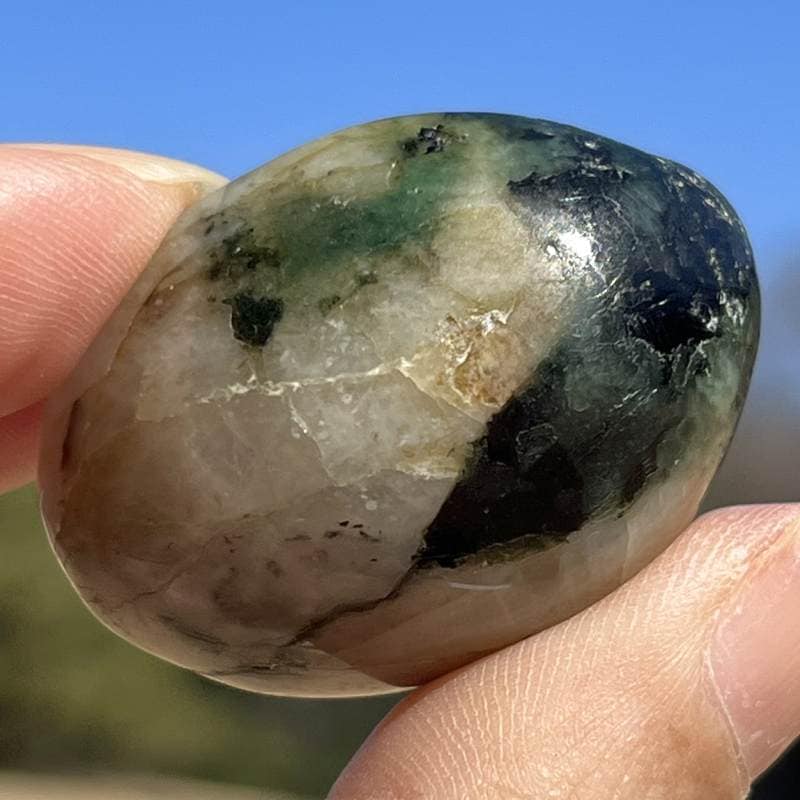 エメラルド・ウィズ・フェナカイト・ルース大（超超レア！）