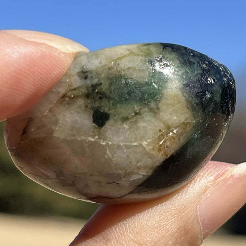 エメラルド・ウィズ・フェナカイト・ルース大（超超レア！）