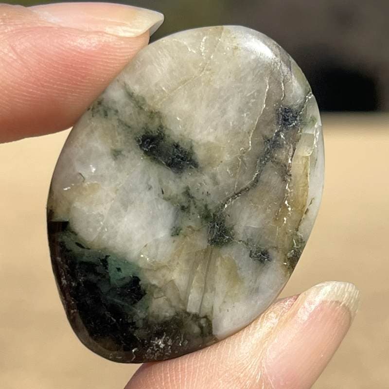 エメラルド・ウィズ・フェナカイト・ルース大（超超レア！）