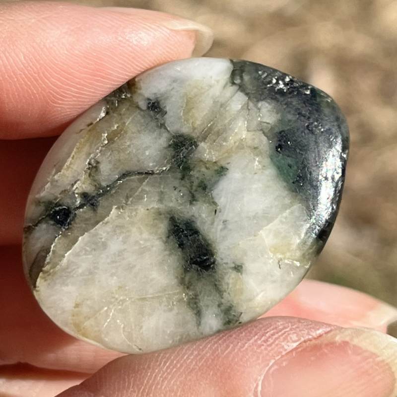 エメラルド・ウィズ・フェナカイト・ルース大（超超レア！）