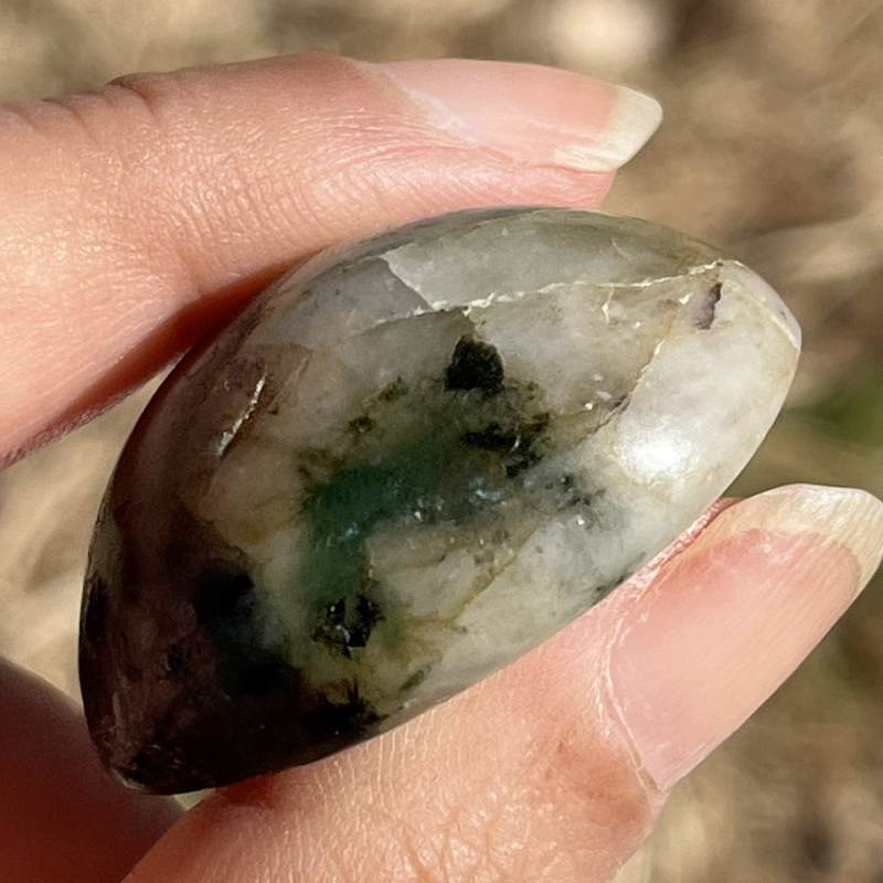 エメラルド・ウィズ・フェナカイト・ルース大（超超レア！）