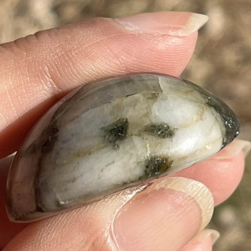 エメラルド・ウィズ・フェナカイト・ルース大（超超レア！）