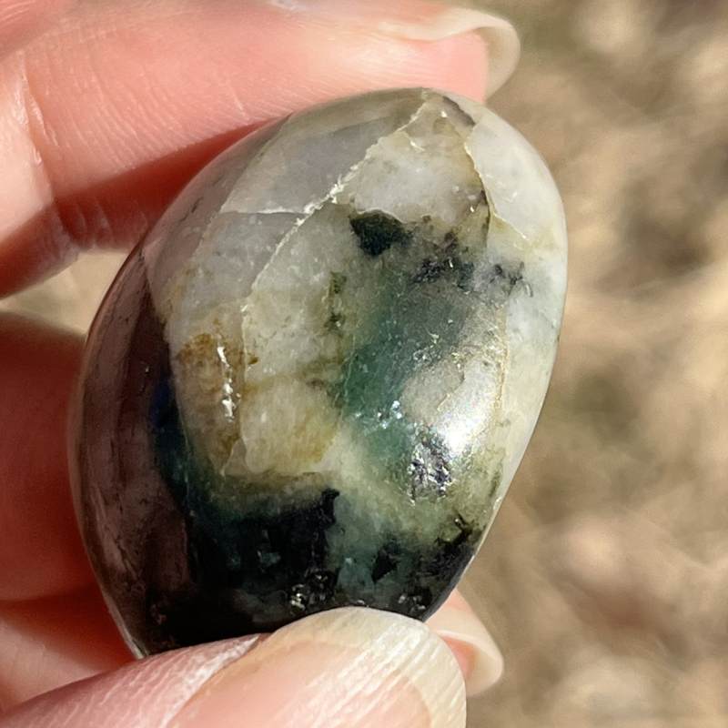 エメラルド・ウィズ・フェナカイト・ルース大（超超レア！）