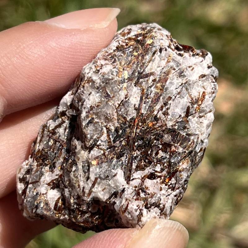 原石、詳細不明 カリフォルニア California State Gem Mine産 ベニトアイト