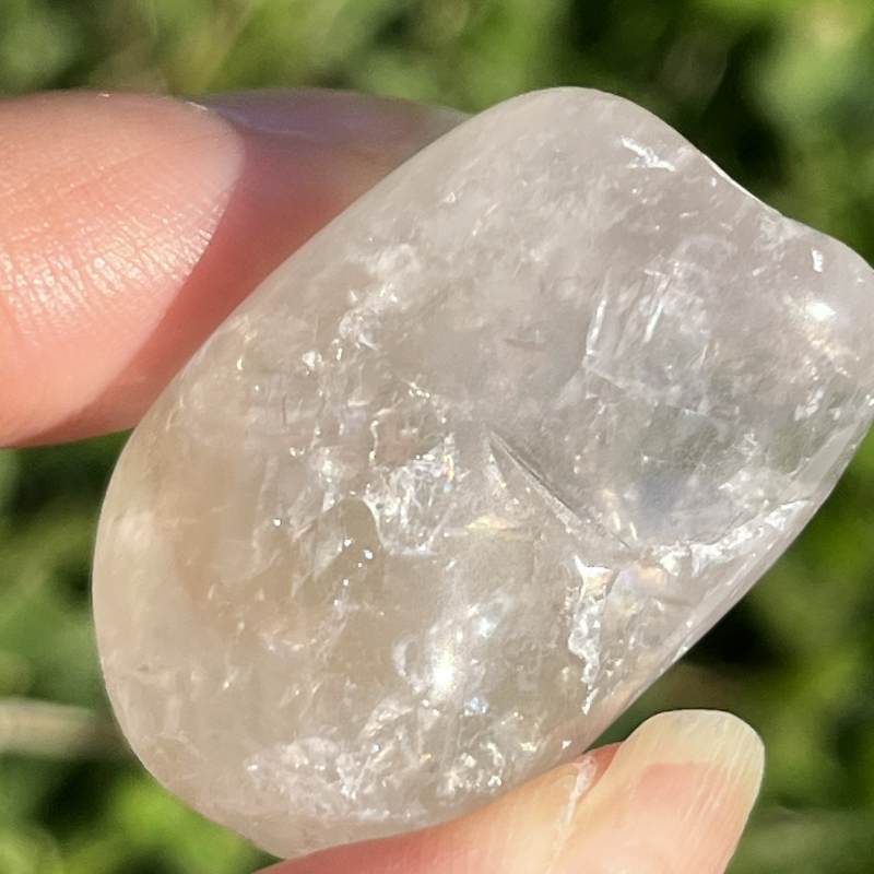 ホワイト・アメシスト・タンブル6（レインボウ）